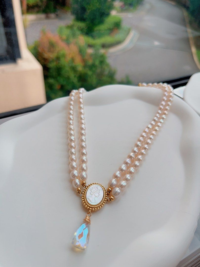 #PN123 [Clearance Sale] Double-layered Freshwater Pearl Necklace |Sea Shell Queen Portrait Charm|India Quartz Pendant