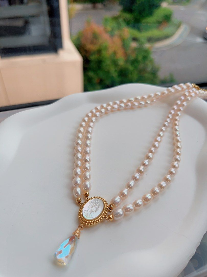 #PN123 [Clearance Sale] Double-layered Freshwater Pearl Necklace |Sea Shell Queen Portrait Charm|India Quartz Pendant