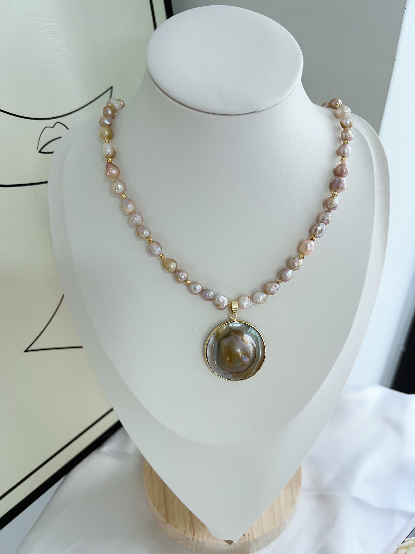 #PN1236 freshwater pearl necklace short version of ocean's heart Mabe pearl golden-green lustre rare