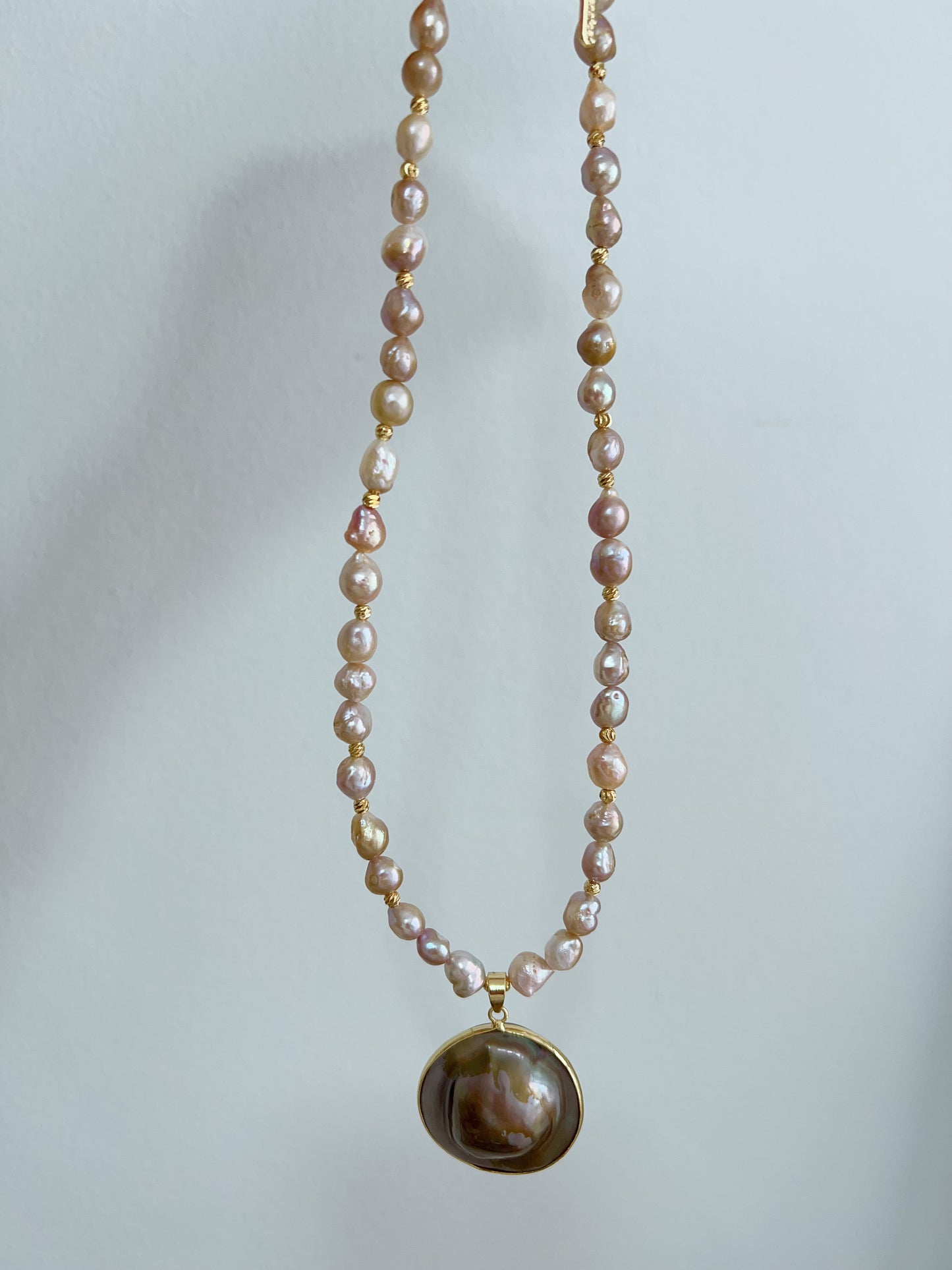 #PN1236 freshwater pearl necklace short version of ocean's heart Mabe pearl golden-green lustre rare