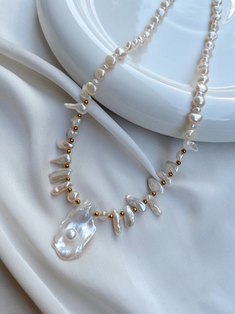 #PN568 Genuine Freshwater Baroque Pearl Necklace |”Pearl in Shell” Design Pendant
