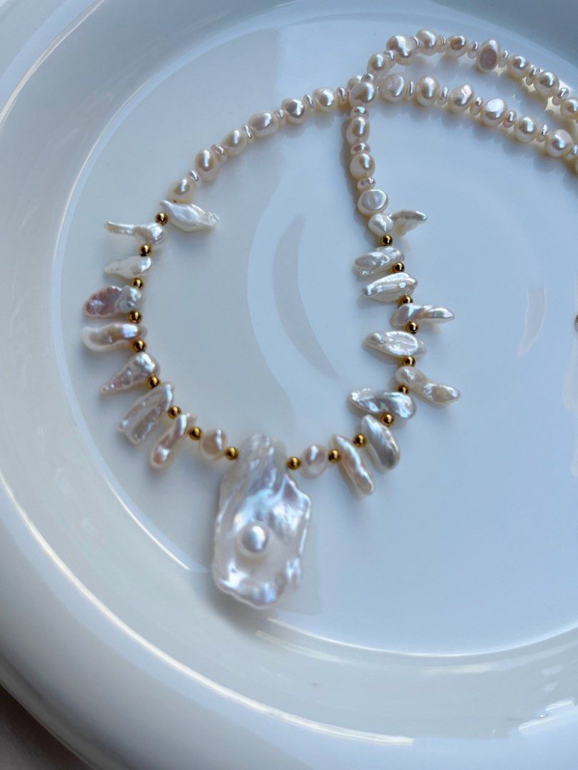 #PN568 Genuine Freshwater Baroque Pearl Necklace |”Pearl in Shell” Design Pendant