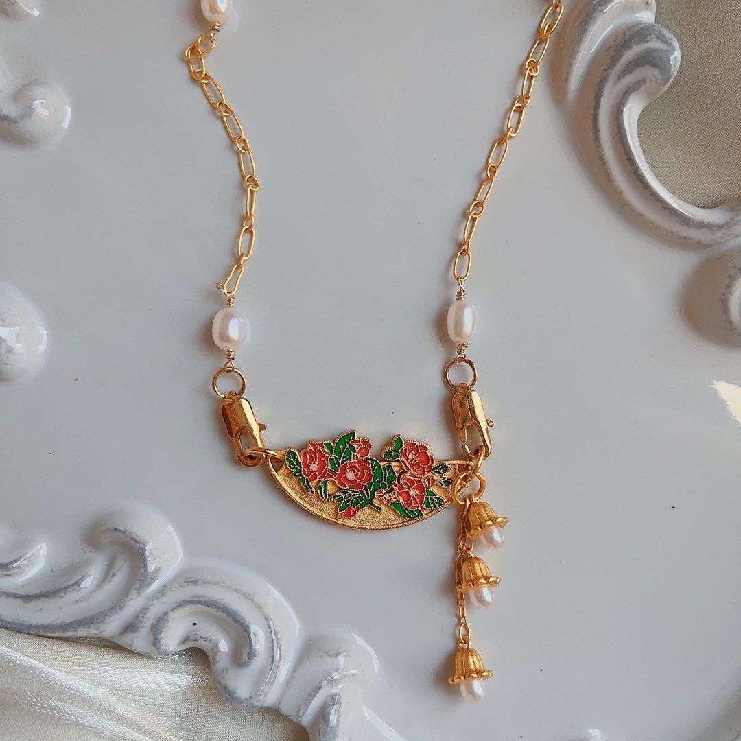 #PN587 [Sale]Genuine Freshwater Pearl Bell & Alluvial Gold Double-sided Peony Plate Necklace