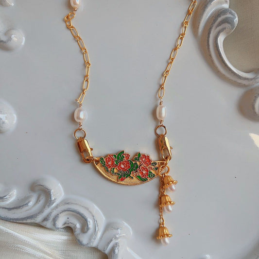 #PN587 [Sale]Genuine Freshwater Pearl Bell & Alluvial Gold Double-sided Peony Plate Necklace
