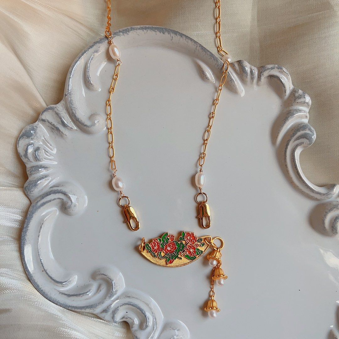 #PN587 [Sale]Genuine Freshwater Pearl Bell & Alluvial Gold Double-sided Peony Plate Necklace