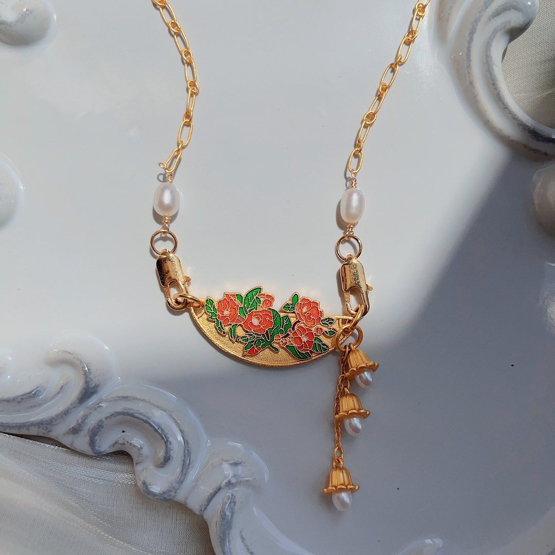 #PN587 [Sale]Genuine Freshwater Pearl Bell & Alluvial Gold Double-sided Peony Plate Necklace