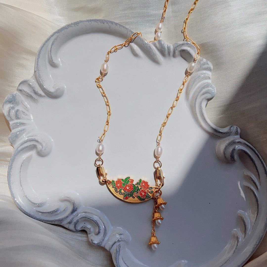 #PN587 [Sale]Genuine Freshwater Pearl Bell & Alluvial Gold Double-sided Peony Plate Necklace
