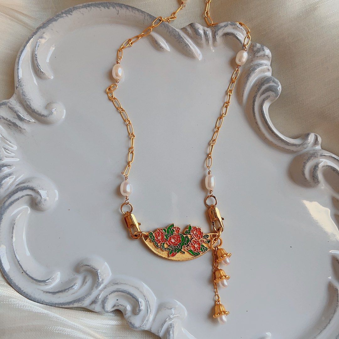 #PN587 [Sale]Genuine Freshwater Pearl Bell & Alluvial Gold Double-sided Peony Plate Necklace