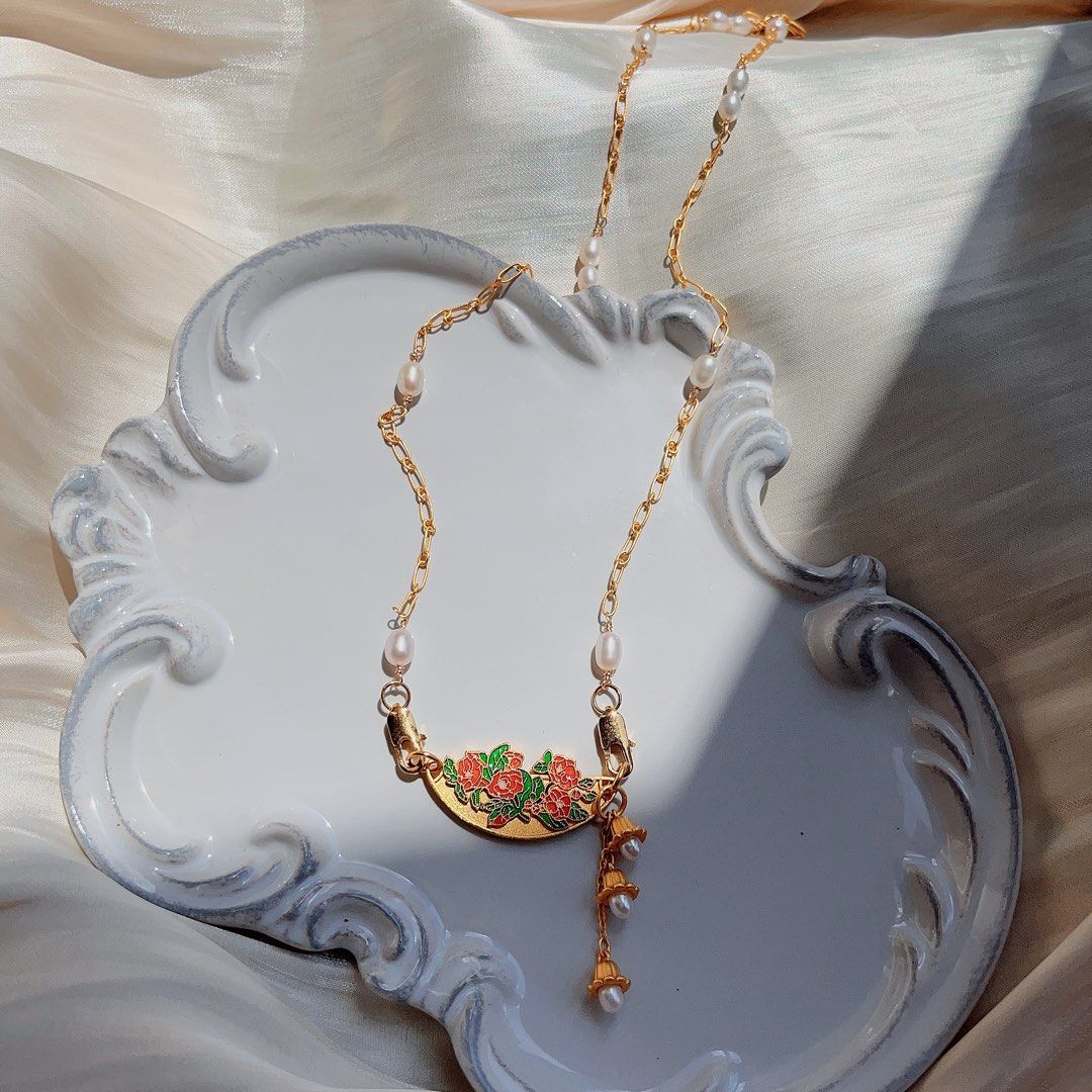 #PN587 [Sale]Genuine Freshwater Pearl Bell & Alluvial Gold Double-sided Peony Plate Necklace