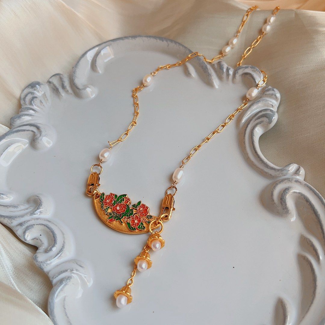 #PN587 [Sale]Genuine Freshwater Pearl Bell & Alluvial Gold Double-sided Peony Plate Necklace