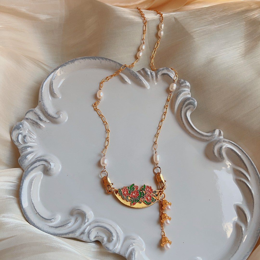 #PN587 [Sale]Genuine Freshwater Pearl Bell & Alluvial Gold Double-sided Peony Plate Necklace