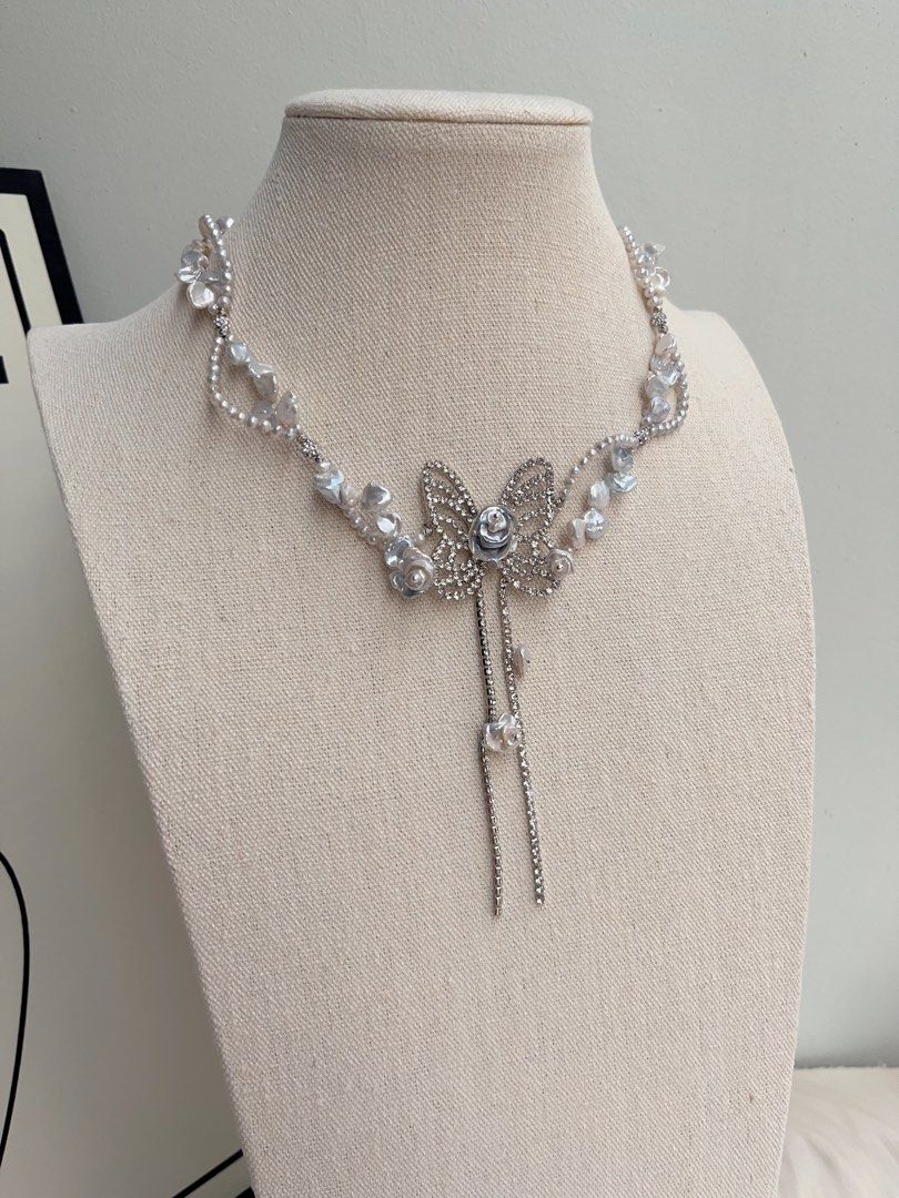 #PN1016 Freshwater Pearl Necklace | Flying Butterfly 🦋 | Silver-blue Pearl Stone| Baby Pearl Lace| 42cm| Big Butterfly | Dangling Shining | Everyday Luxury