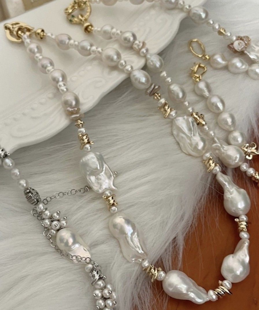 #PN1072 Freshwater Pearl Necklace| Snowflake White| Lustrous Fishtail Baroque Pearl| Snake 🐍 Clasp| Layered Petals| 45.5cm| Christmas Gift 🎁