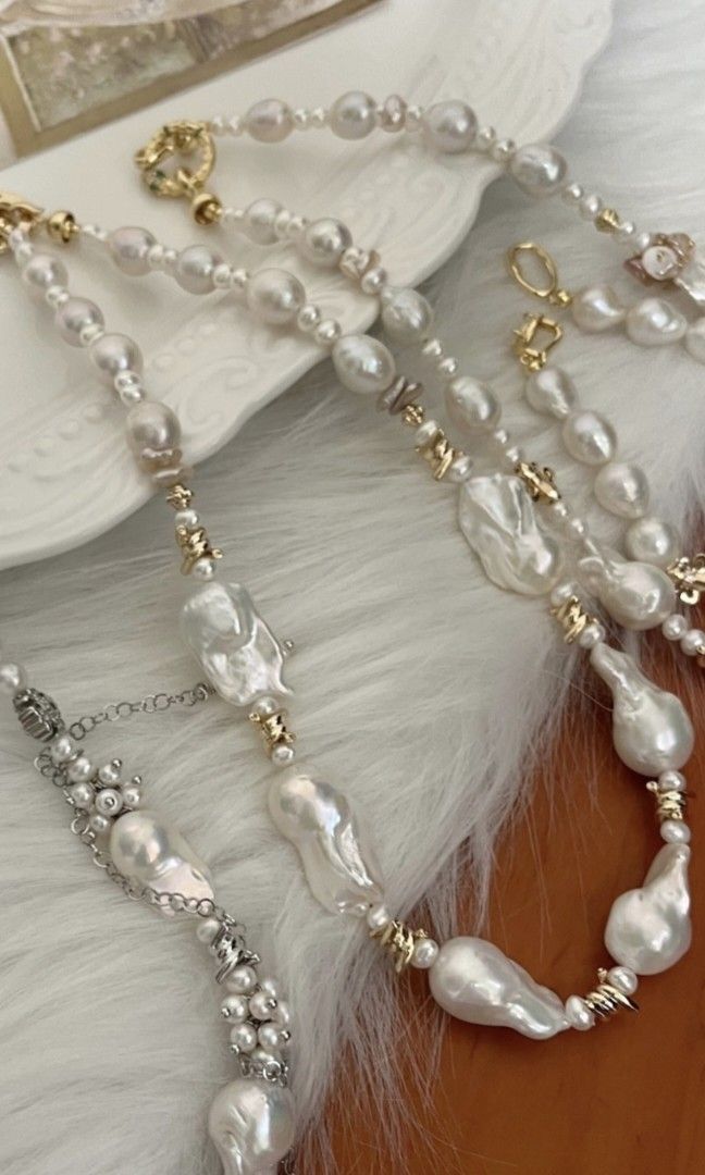 #PN1072 Freshwater Pearl Necklace| Snowflake White| Lustrous Fishtail Baroque Pearl| Snake 🐍 Clasp| Layered Petals| 45.5cm| Christmas Gift 🎁