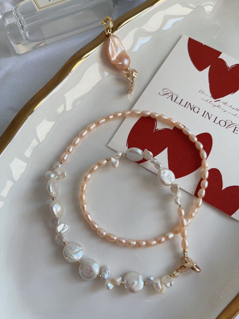 #PN1111 Freshwater Pearl Necklace| Golden Rose 🌹 Design| 22mm Lustrous Fishtail Baroque Pearl| 44cm Long|10mm White Coin Pearl| 6mm Stones Pearl| Double Clasps to Connect Easily| Delicacy Gift 💐