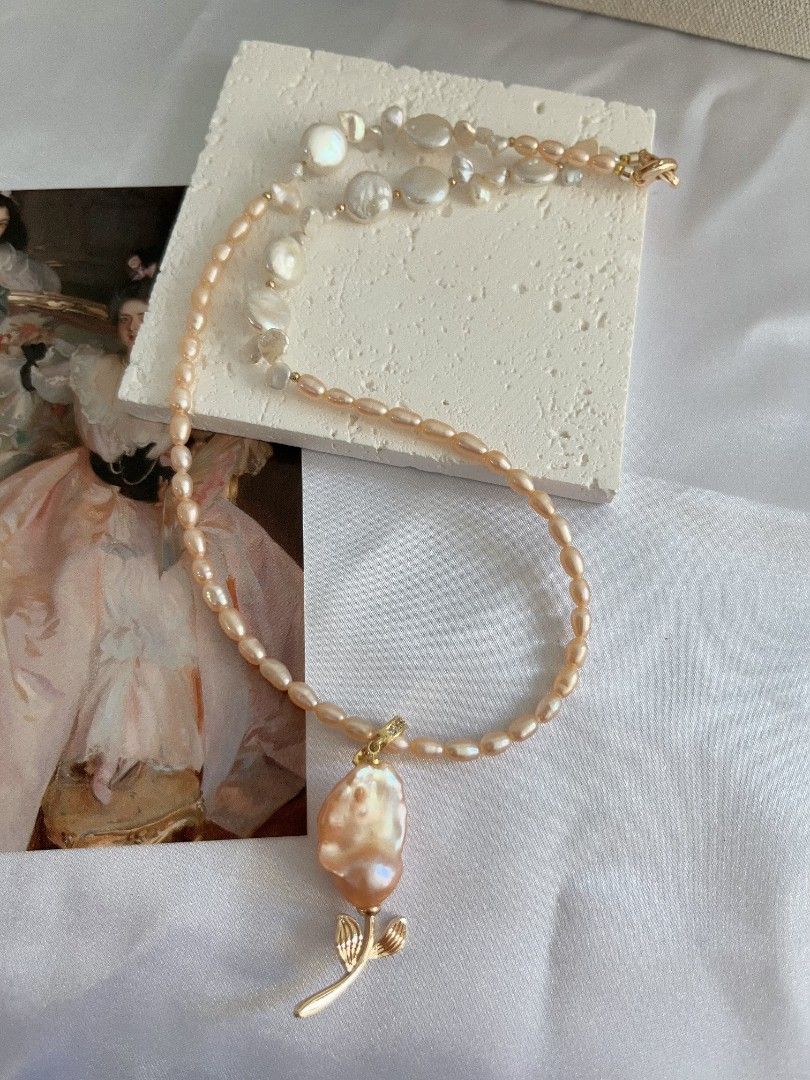 #PN1111 Freshwater Pearl Necklace| Golden Rose 🌹 Design| 22mm Lustrous Fishtail Baroque Pearl| 44cm Long|10mm White Coin Pearl| 6mm Stones Pearl| Double Clasps to Connect Easily| Delicacy Gift 💐