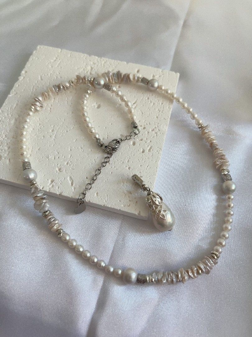 #PN1118 Freshwater Pearl Necklace| 43+5cm| 5-6mm Layered Petals| Silver Lustre| Detachable Rock Sugar Pendant 21mm| Popular Design