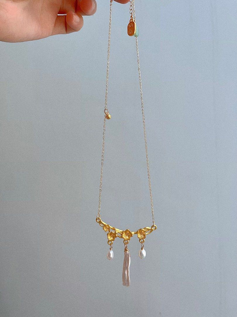 #PN678 Traditional Style |Flower on Branch Design| Freshwater Pearl Necklace | Natural Stone| Lute Shaped| Rice Lustrous Pearl