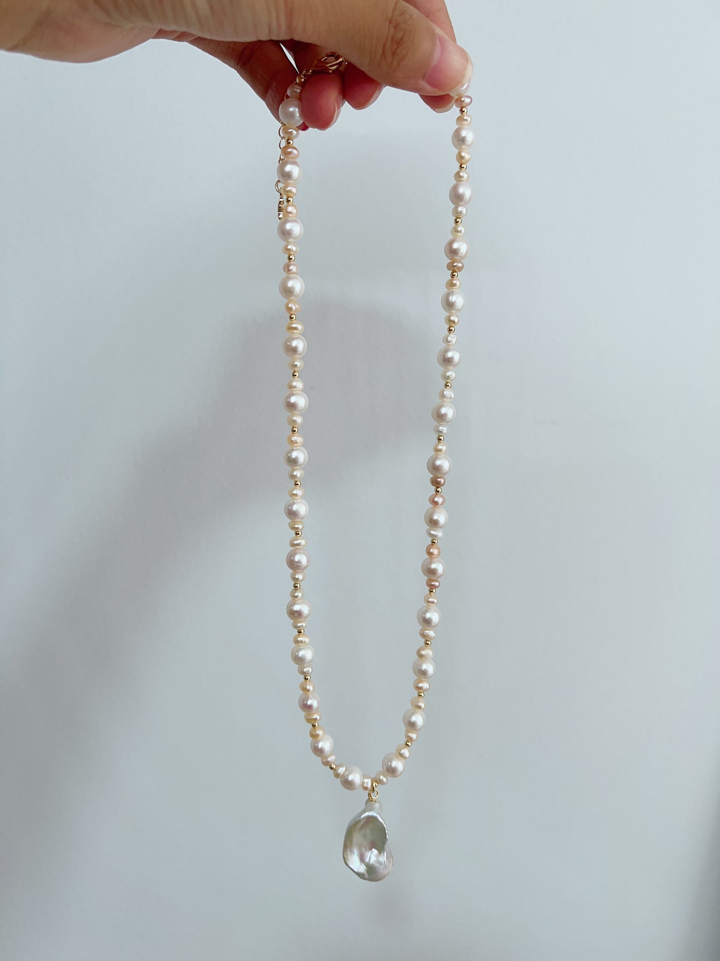 #PN1271 Freshwater pearl necklace light pink golden mixed shaped pearls natural flaws fishtail baroque pearl pendant 48+5cm