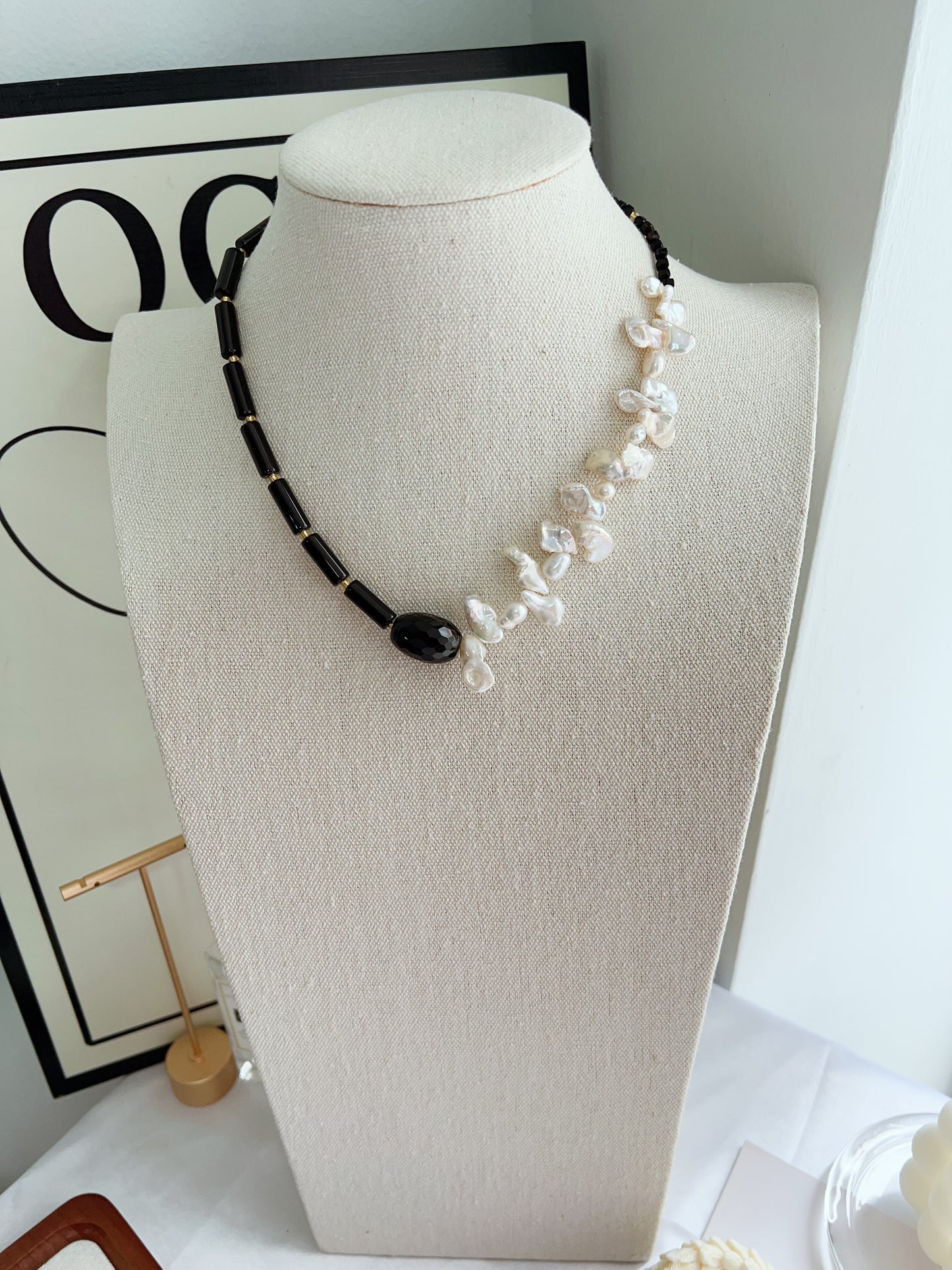 #PN1260 Freshwater pearl necklace 44cm white & black flower petal pearl onyx faceted barrel