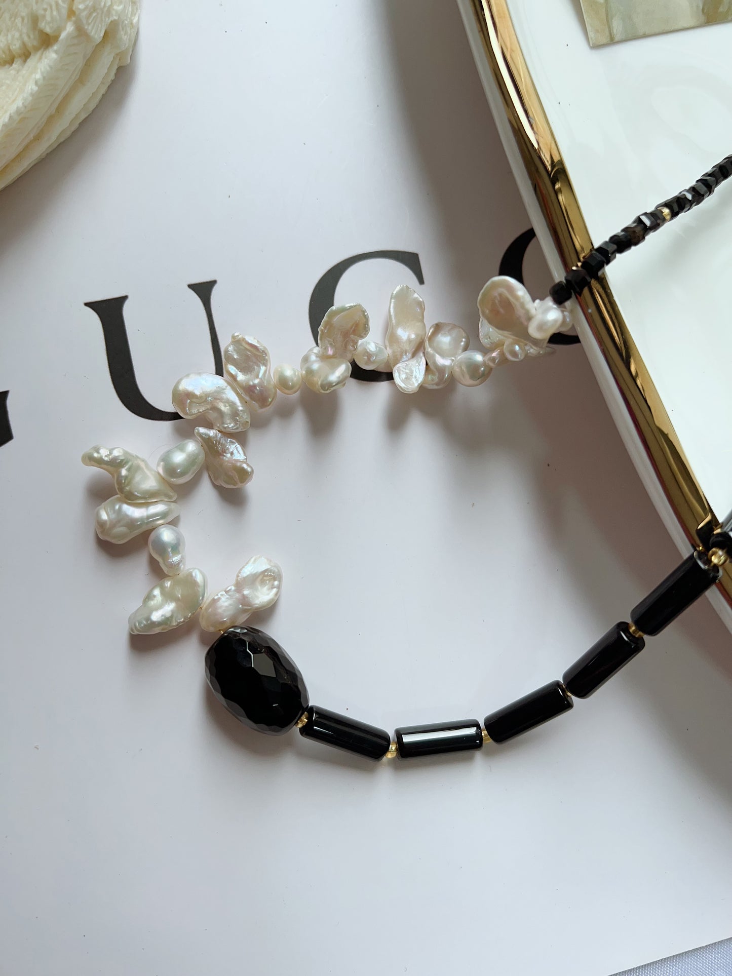 #PN1260 Freshwater pearl necklace 44cm white & black flower petal pearl onyx faceted barrel
