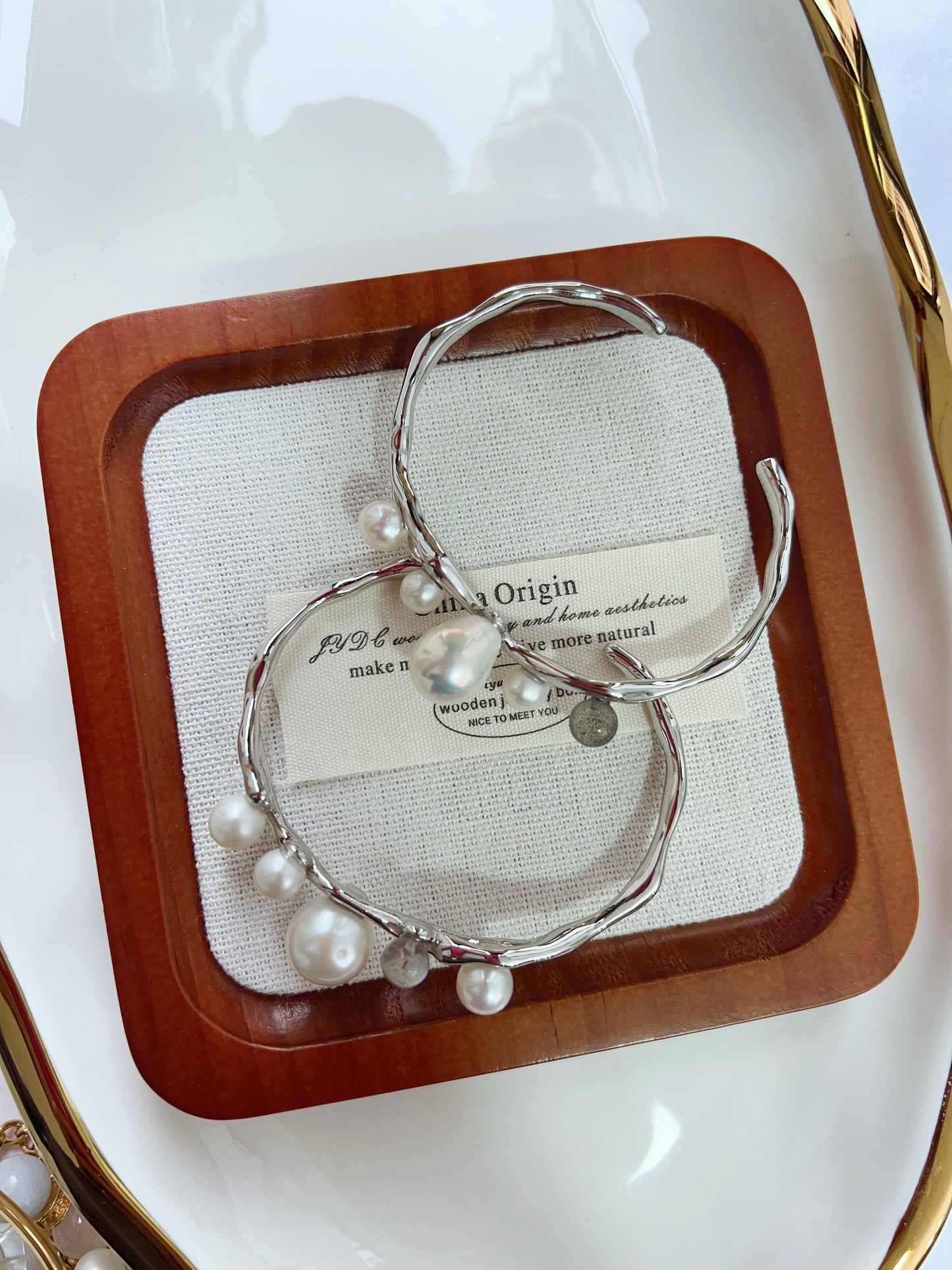 #B19 Freshwater pearl bangle lustrous pearl labradorite strong sheen titanium rust free adjustable